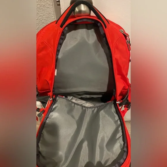 The North Face Unisex Borealis Laptop Backpack Red - Picture 4 of 6